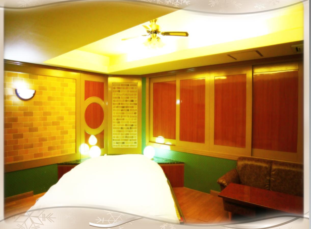 Kyoto Hotel Crown (Adults Only) Exteriör bild