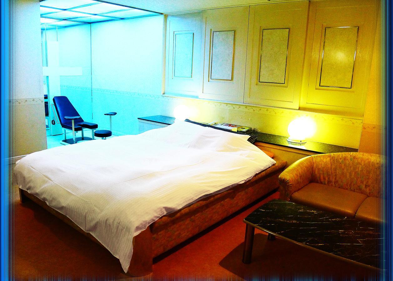 Kyoto Hotel Crown (Adults Only) Exteriör bild